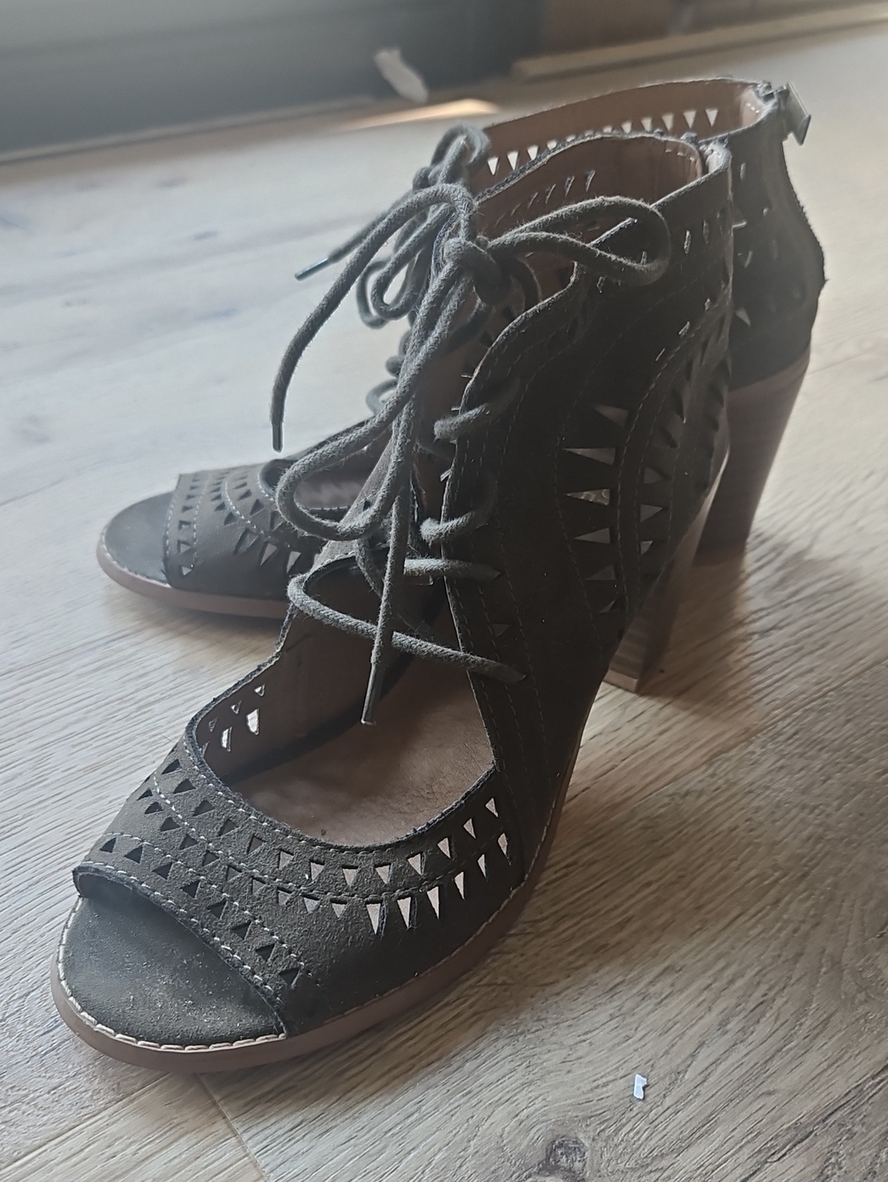 Canyon River Blues Olive Green Cutout Lace Up Heels Size 8
